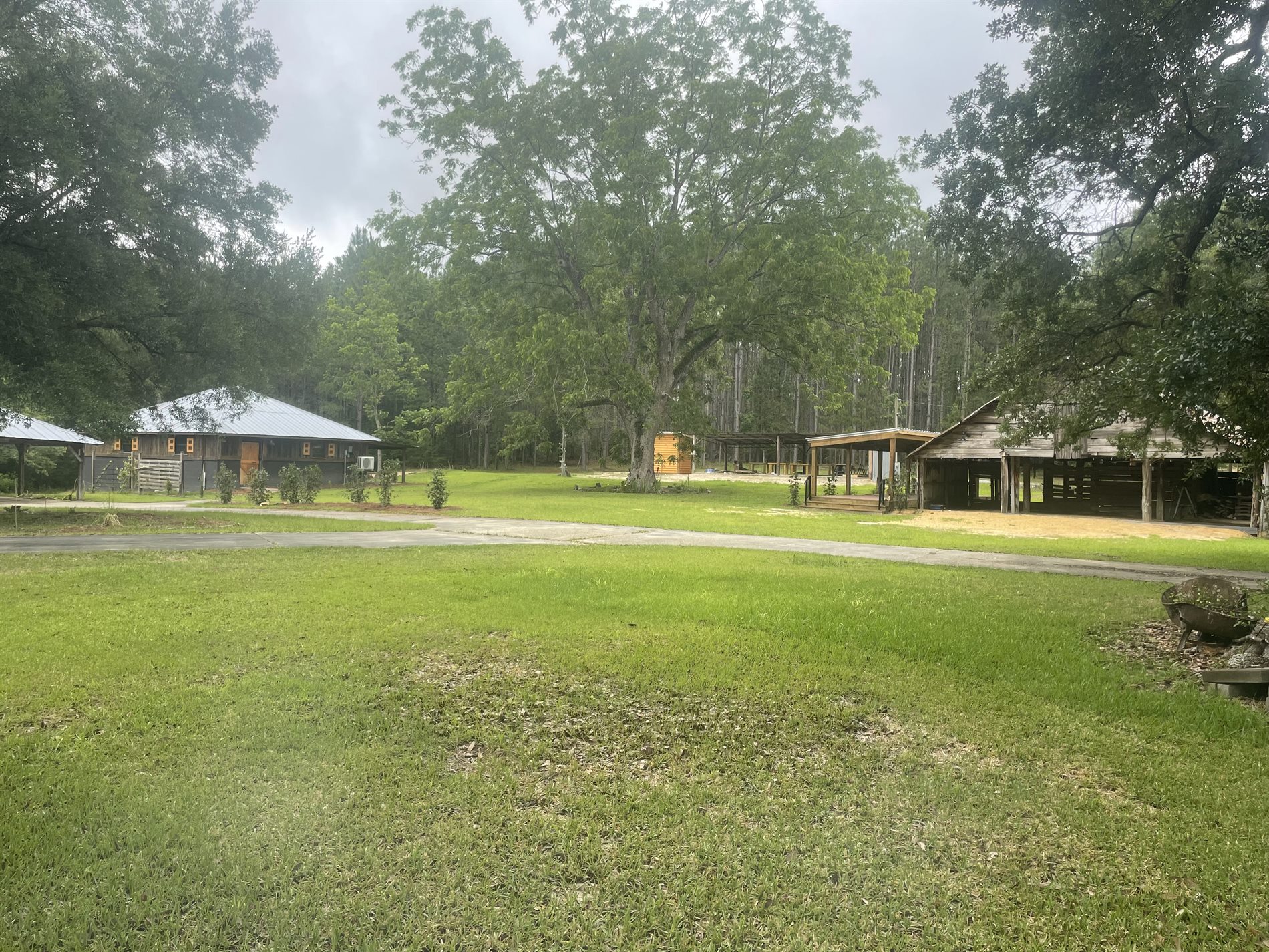 Wide view of South Alabama outdoor event grounds for reunions and retreats